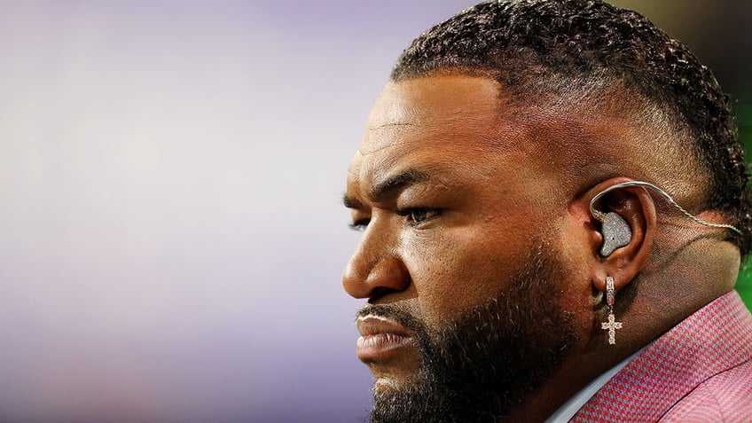 mlb hall of famer david ortiz says hackers are trying to extort him