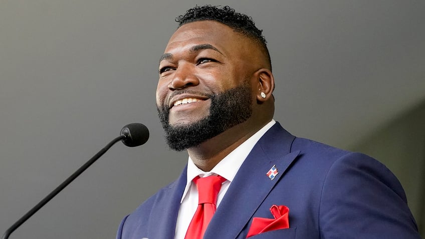 mlb hall of famer david ortiz says hackers are trying to extort him