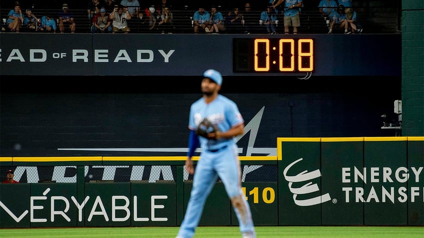 mlb keeping pitch clock for postseason will use neutral clock operators