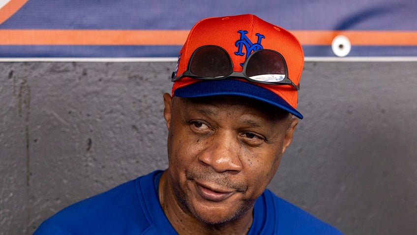 Darryl Strawberry attends spring training