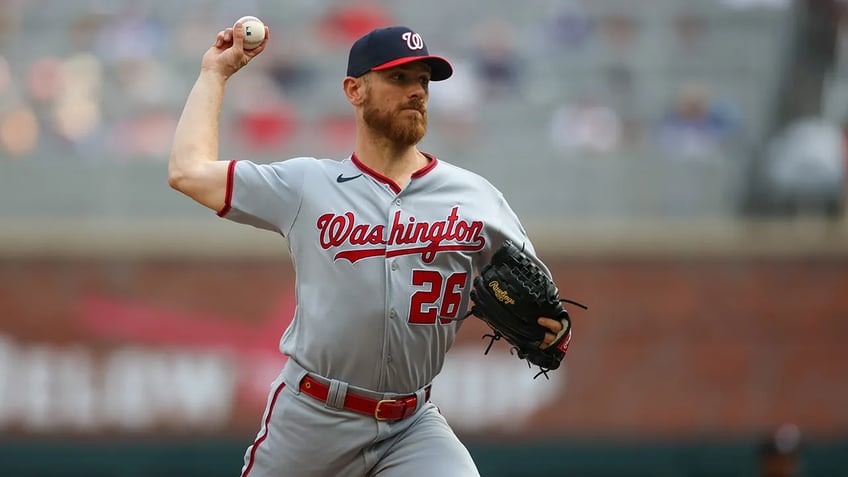 mlb pitcher chad kuhl turned down contract offers will remain a free agent to support wifes cancer battle