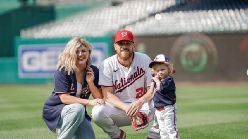 mlb pitcher chad kuhl turns down contract offers to care for wife during cancer battle