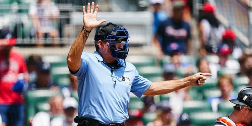 mlb ump angel hernandez under fire over egregious strike calls during braves giants