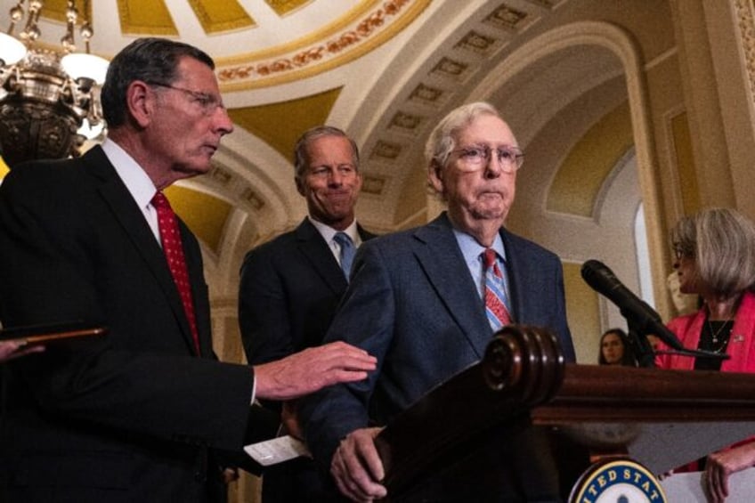 momentary freeze sparks health concerns over us senator mcconnell