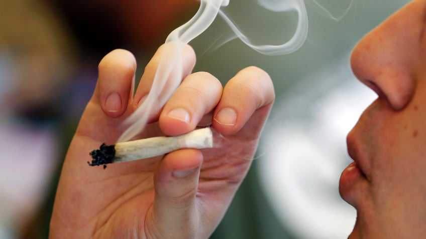 more americans smoke marijuana daily than drink alcohol study claims