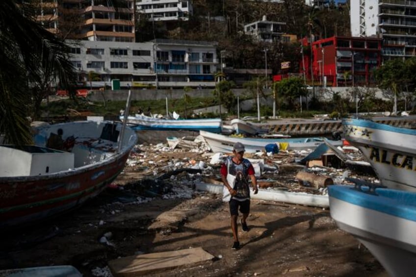 more help arrives in acapulco and hurricanes death toll rises to 39 as searchers comb debris