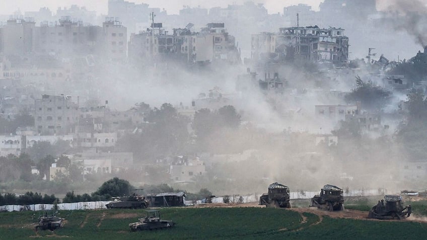 more israeli troops pour into gaza with idf on high alert on northern border