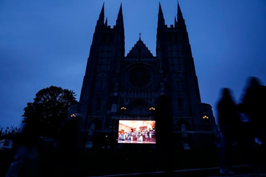 more than 1000 pay tribute to maines mass shooting victims on day of prayer reflection and hope