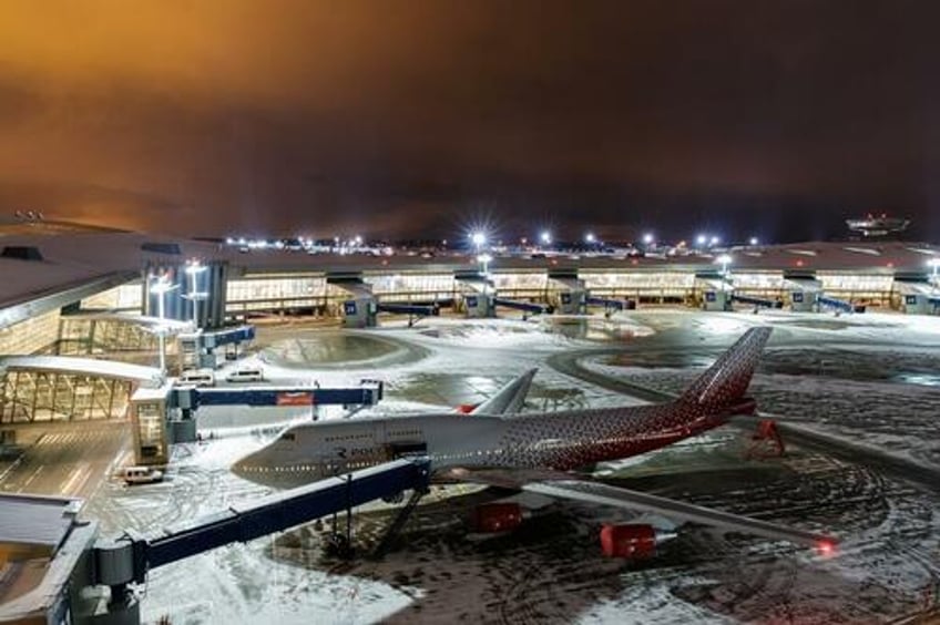 moscow airport temporarily halts flights after failed drone attack