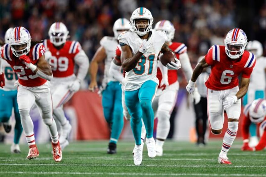 mostert runs for 2 tds tagovailoa throws for another as dolphins hold off patriots 24 17