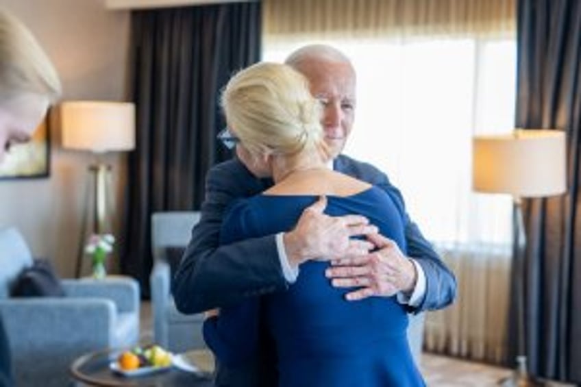 Mother of Alexei Navalny decries treatment as Biden meets with his widow