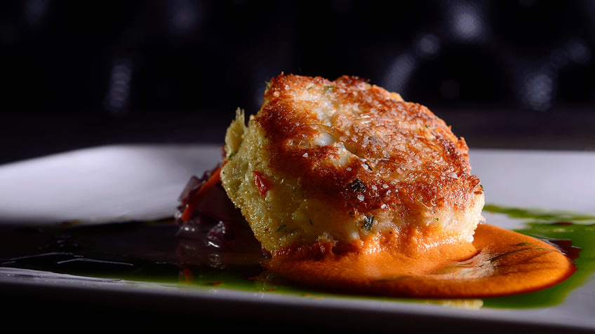 A crab cake on a plate