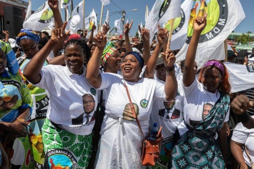 Supporters of the presidential candidate for the Mozambique Democratic Movement (MDM), Lut