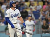 Muncy’s 2 homers and Freeman’s RBI double lift Dodgers over Mets 6-5 in 10 innings