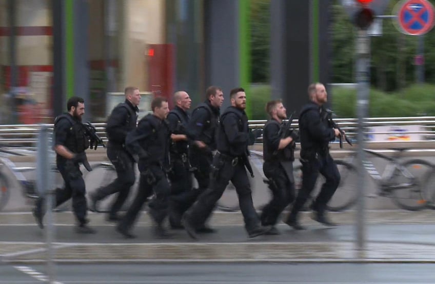 munich attack 18 year old german iranian dual citizen kills 9 at mcdonalds mall