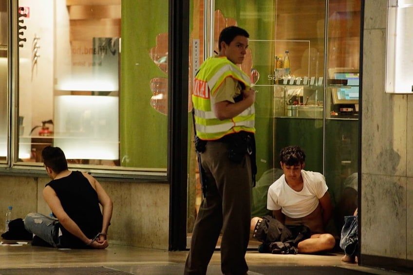 munich attack 18 year old german iranian dual citizen kills 9 at mcdonalds mall