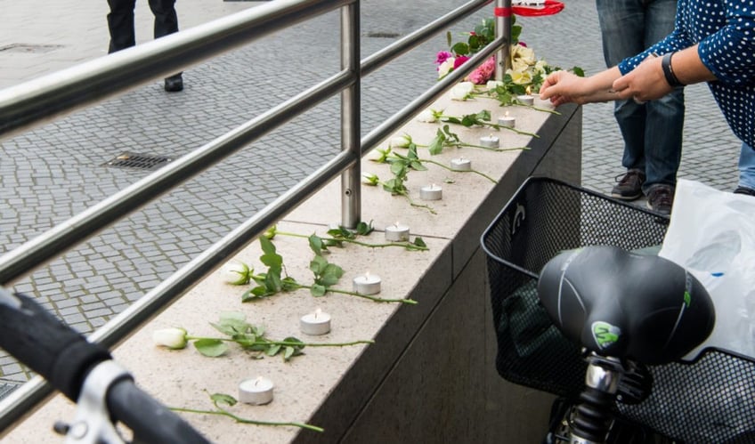 munich attack 18 year old german iranian dual citizen kills 9 at mcdonalds mall