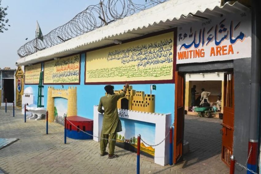 Karachi's colonial-era prison is adorned with murals of rural Pakistani life, painted by convicted murderers and kidnappers locked away from the world