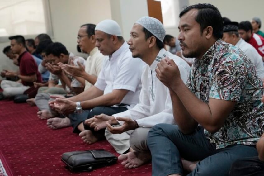 muslims gather at mosques for first friday prayers since israel hamas war started