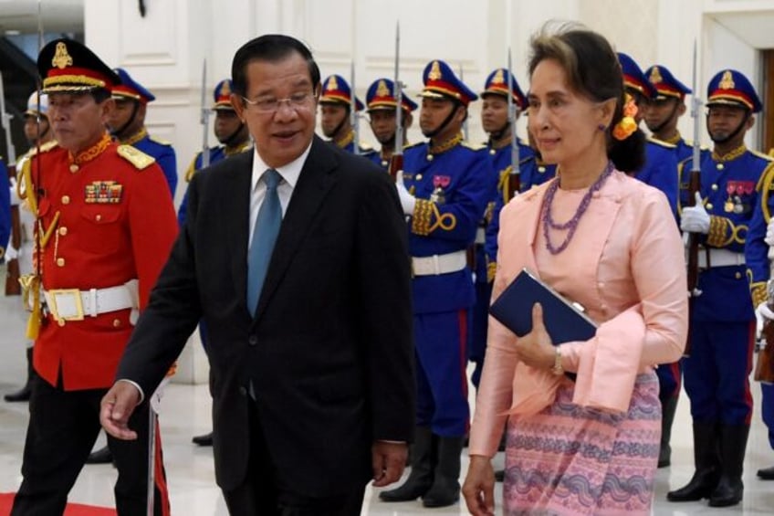 Myanmar's democracy leader Aung San Suu Kyi with Cambodia's ex-Prime Minister Hun Sen duri