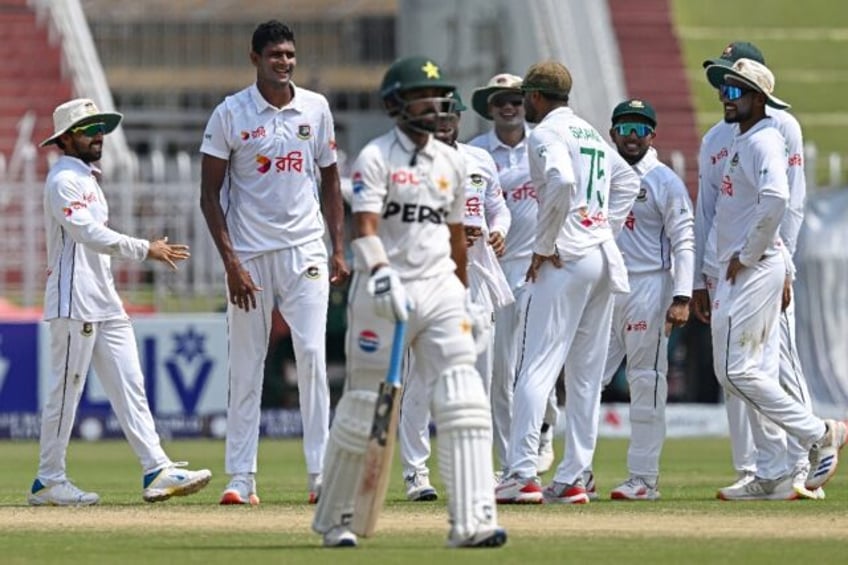 Bangladesh's Nahid Rana (second left) celebrates after taking the wicket of Pakistan's Sau