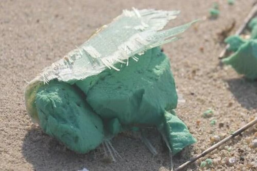 nantucket beaches closed after wind turbine blade fail scatters fiberglass shards 