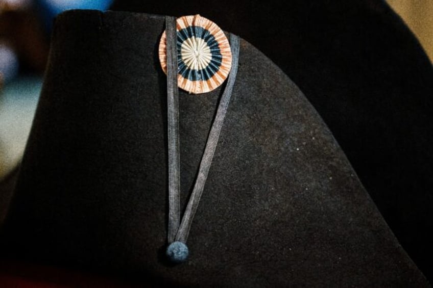 napoleons hat sells for record 19 mn euros in french auction