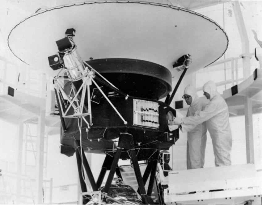 nasa listens for voyager 2 spacecraft after wrong command cuts contact