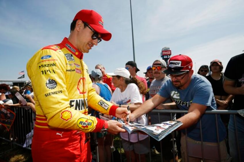 nascar champion joey logano clinging to title chances after crashing at bristol