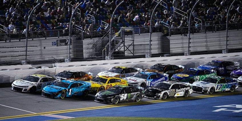 nascars coke zero sugar 400 features massive wreck ryan blaney crashes hard into wall