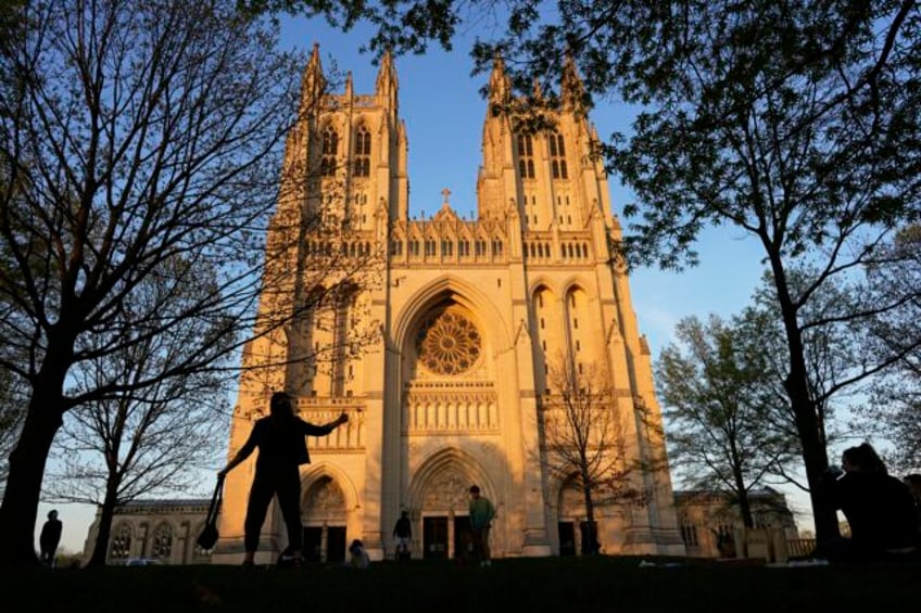 national cathedral replaces windows honoring confederacy with stained glass homage to racial justice