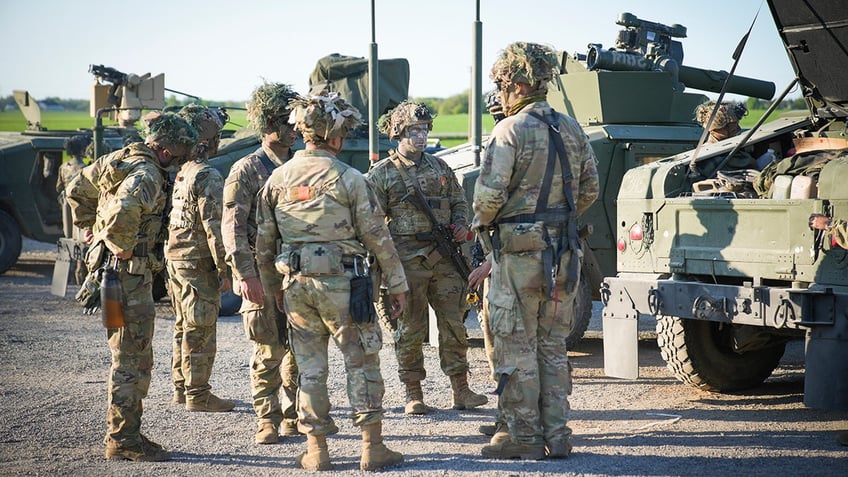 US Army 101sr Airborne Division seen next to Hummer vehicles