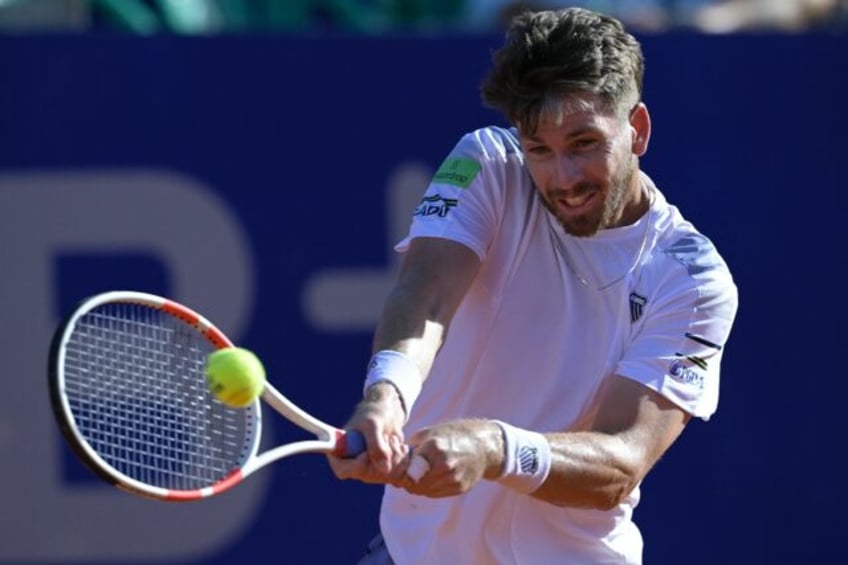 Defending champion Cameron Norrie crashed out of the ATP Rio Open semi-finals on Saturday,