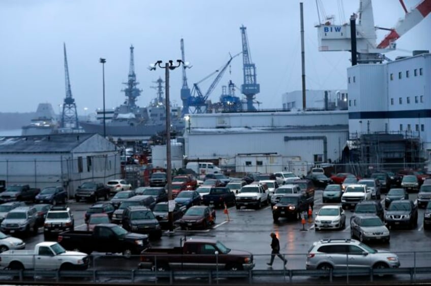 navy shipbuilders union approves 3 year labor pact at bath iron works