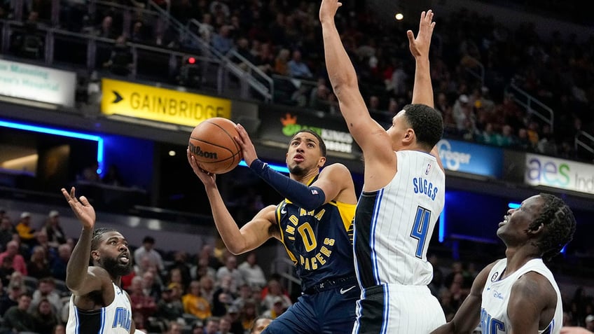 Tyrese Haliburton scores