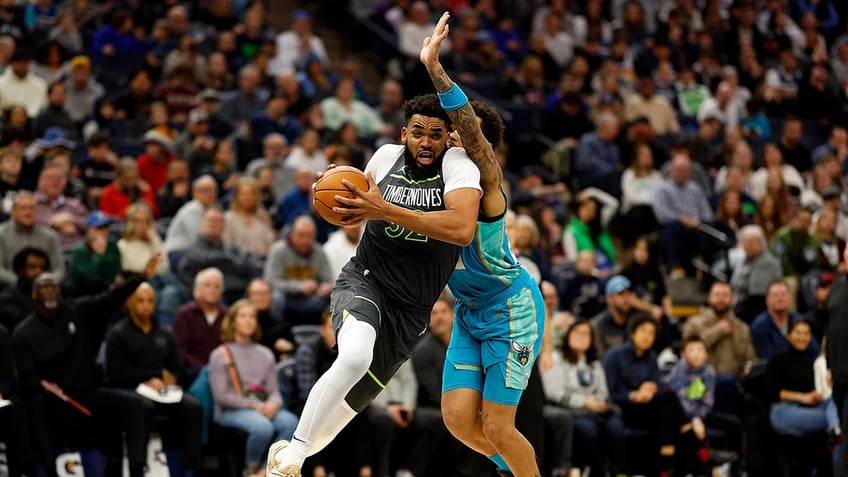 Karl-Anthony Towns drives to hoop