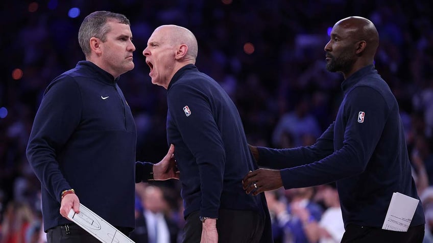 Rick Carlisle reacts during a game