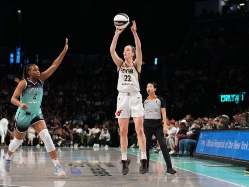 BROOKLYN, NY - JUNE 2: Caitlin Clark #22 of the Indiana Fever shoots the ball during the g