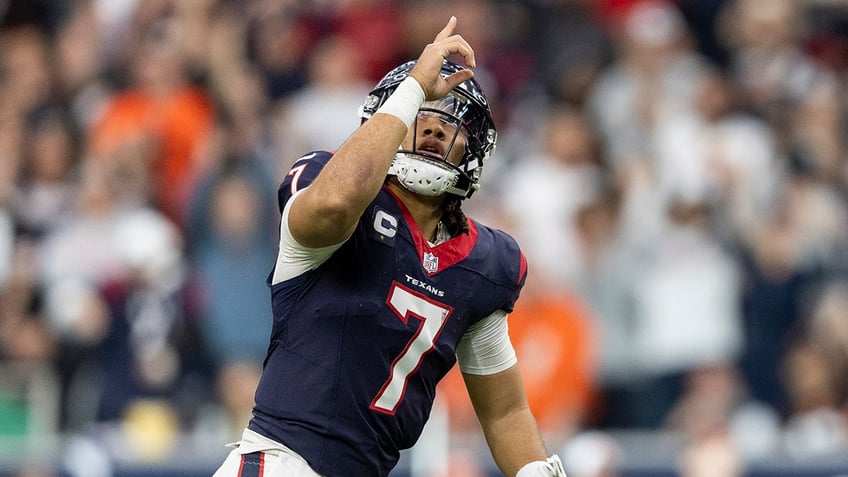 CJ Stroud points to the sky