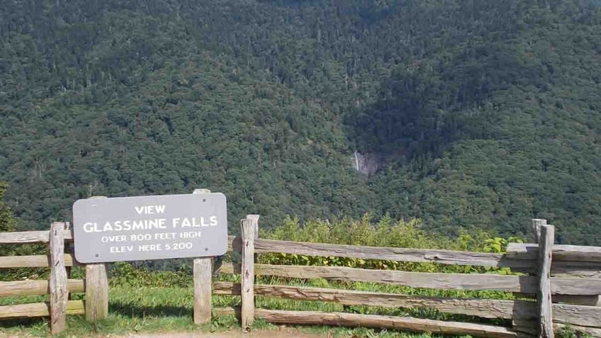 nc hiker falls 150 feet to death from waterfall overlook