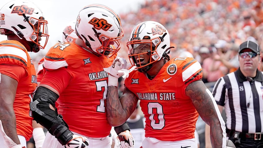 Oklahoma State celebrates touchdown