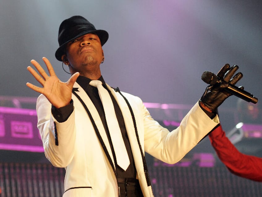 ne yo caves to lgbtq cancel mob apologizes for condemning parents who allow children to become transgender