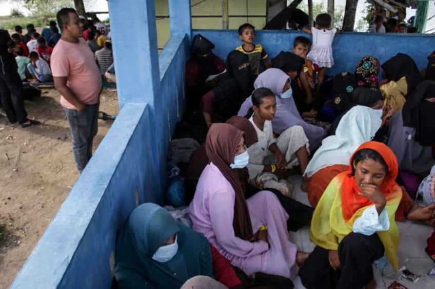 nearly 1000 rohingya refugees arrive by boat in indonesias aceh region in one week