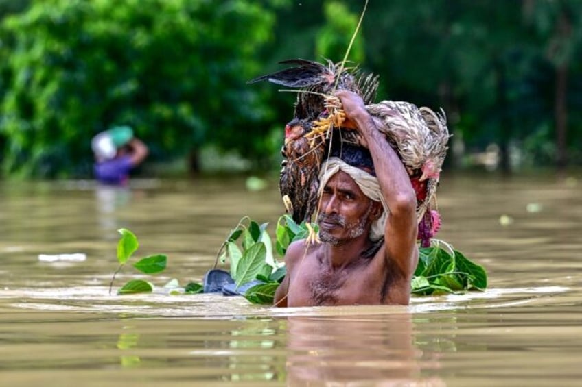 nearly 300000 bangladeshis in emergency shelters after floods