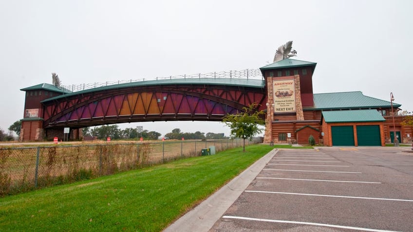 NB Archway over Interstate 80