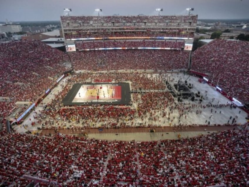 nebraska volleyball stadium event draws 92003 to set womens world attendance record