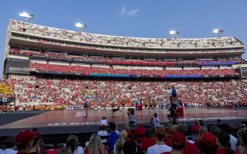 nebraska volleyball stadium event draws 92003 to set womens world attendance record