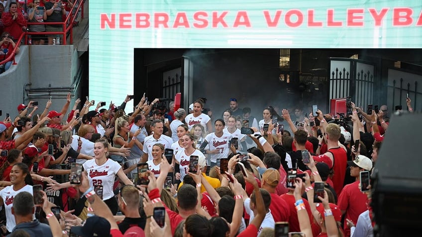 nebraska womens volleyball survives insane rally picks up latest victory