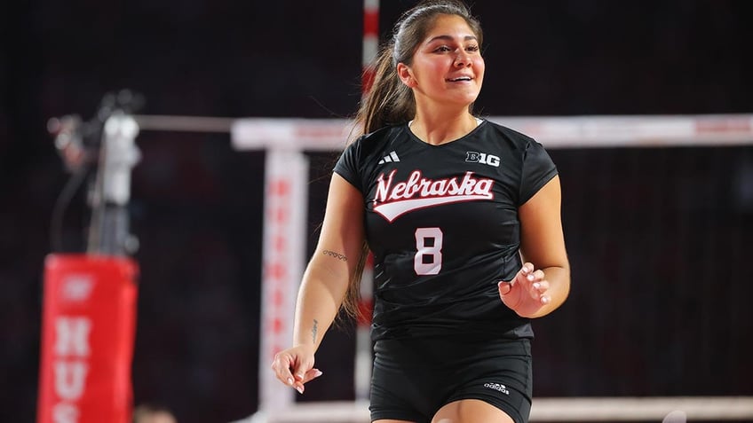 nebraska womens volleyball survives insane rally picks up latest victory