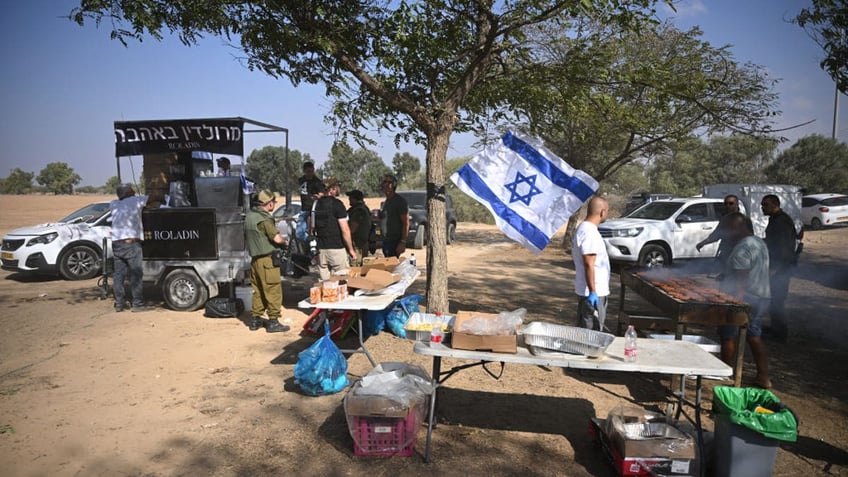 netanyahu meets israeli soldiers on front lines we are all ready for next stage